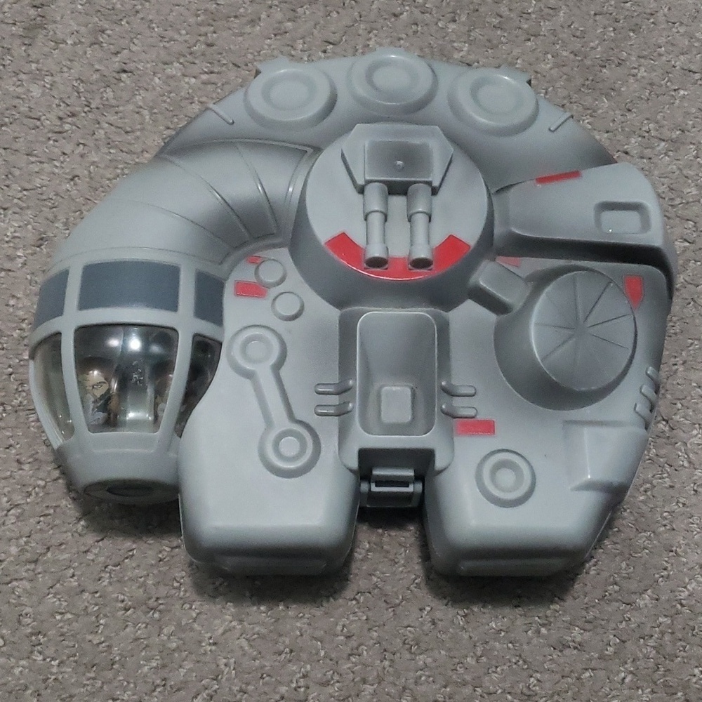 MIGHTY BEANZ STAR WARS MILLENNIUM FALCON carrying case with some beanz